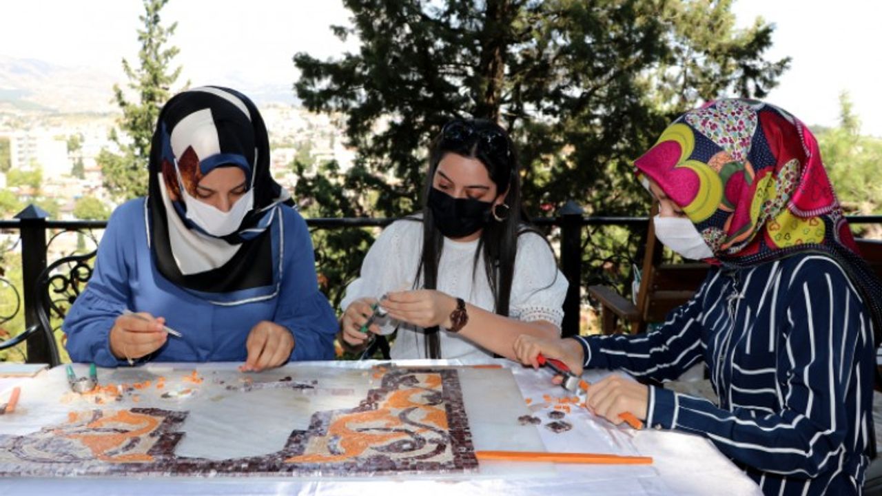 Kahramanmaraş'ta "Sanatsal Mozaik Sergisi" Açıldı