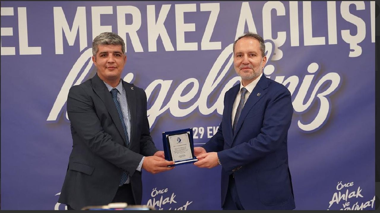 Fatih Erbakan’dan Muhammed Aydoğar’a Plaket Takdimi