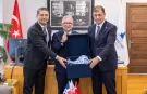 Dominik Ankara Büyükelçisi Lora'dan İzmir Büyükşehir'e Ziyaret