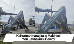 Kahramanmaraş’ta İş Makinesi Yön Levhalarını Devirdi