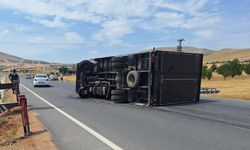 Kamyonet Devrildi: 2 Kişi Yaralı