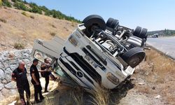 Kahramanmaraş’ta Saman Yüklü Tır Devrildi