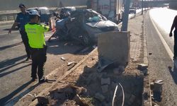 Kahramanmaraş’ta Feci Kaza: Otomobil Direğe Çarptı, 3 Yaralı