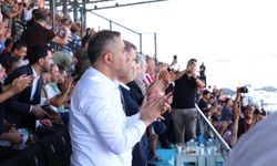 Kahramanmaraş’ta Dev Türk Bayrağı Gökyüzünde Selamlandı