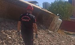 Kahramanmaraş’ta Kamyon Devrildi: Sürücü Yaralı