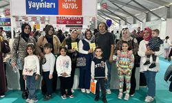 Minik Okurlar Kitap Fuarında Yazarlarla Buluştu