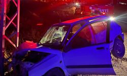 Kahramanmaraş'ta Otomobil Elektrik Direğine Çarptı: 1 Yaralı