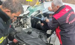 Kahramanmaraş’ta Hafif Ticari Araç İle Otomobil Çarpıştı: 2 Yaralı