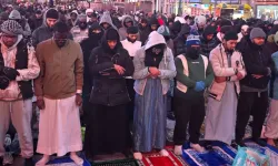ABD Times Meydanı'nda Teravih Namazı
