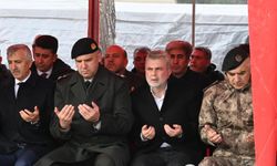 Deprem Şehitleri Kabri Başında Dualarla Yad Edildi