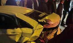 Afşin’de Otomobil Park Halindeki Araçlara Çarptı