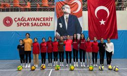 Çağlayancerit Ortaokulu Voleybolda Yarı Finalde!