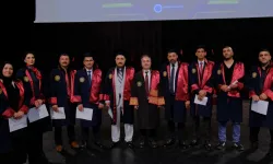 İletişim Fakültesi Mezunları, Diplomalarını Almanın Heyecanını Yaşıyor!