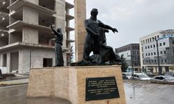Kıbrıs Meydanı’ndaki Anıt Yeniden Ait Olduğu Yerde