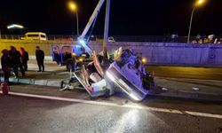 Kahramanmaraş'ta Otomobil Direğe Çarptı: 3 Yaralı!