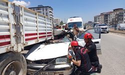 Kahramanmaraş’ta Otomobil Park Halindeki Dorseye Ok Gibi Saplandı