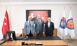 İnsan ve Toplum Bilimleri Fakültesinde Dekanlık Devir Teslimi Gerçekleşti
