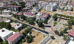Büyükşehir’in Dulkadiroğlu Bahçelievler’de Asfalt Mesaisi Kesintisiz Sürüyor