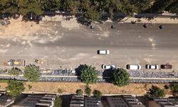 Girne Caddesi’nde Dönüşüm Sürüyor; Asfaltın Ardından Yürüyüş Yolları Yapılıyor