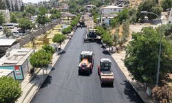 Büyükşehir, Türkoğlu Derebaşı Sokak’ta Sıcak Asfalt Serimine Başladı