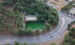 Büyükşehir, Türkoğlu’ndaki Halı Sahayı Yenileyerek Gençlere Kazandırıyor