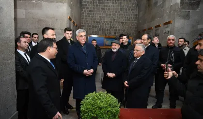 Dünyanın İlk Tıp Fakültesine Bakan Memişoğlu'ndan Tam Not