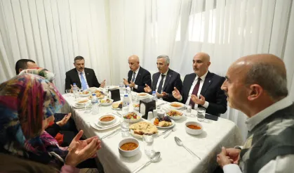 Bakan Çiftçi Depremzede Aileyle İftar Yaptı