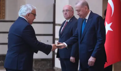 Cumhurbaşkanı Erdoğan'a 5 Ülkeden Güven Mektubu