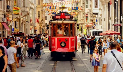Türkiye'ye Göç Edenlerin Sayısı 393 Bin 829'a Yükseldi
