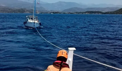 Dalaman Açıklarında Sürüklenen Tekne Kurtarıldı