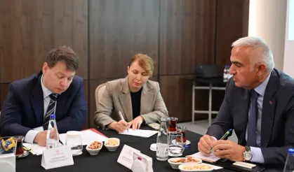 Bakan Ersoy'dan Türkiye-Rusya Hava Köprüsünü Güçlendirme Hamlesi