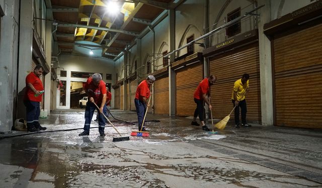 Kahramanmaraş’ta Asırlık Çarşı Köpüklü Su ile Temizlendi
