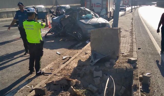Kahramanmaraş’ta Feci Kaza: Otomobil Direğe Çarptı, 3 Yaralı