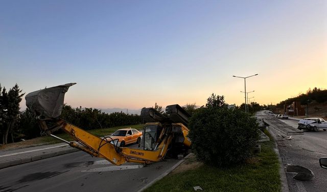 Kahramanmaraş’ta Freni Patlayan Tır Otomobile Çarptı: 2 Yaralı