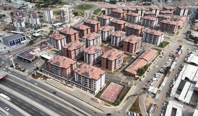 Kahramanmaraş’ta Ebrar Sitesi Yenilenerek Teslim Edildi