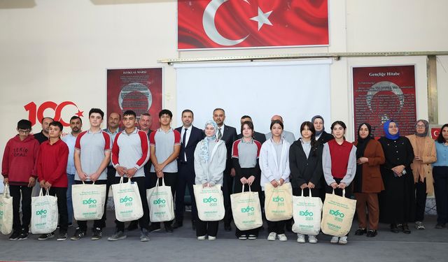 Başkan Toptaş’tan Gençlere “Gönülden” Kışlık Hediyeler