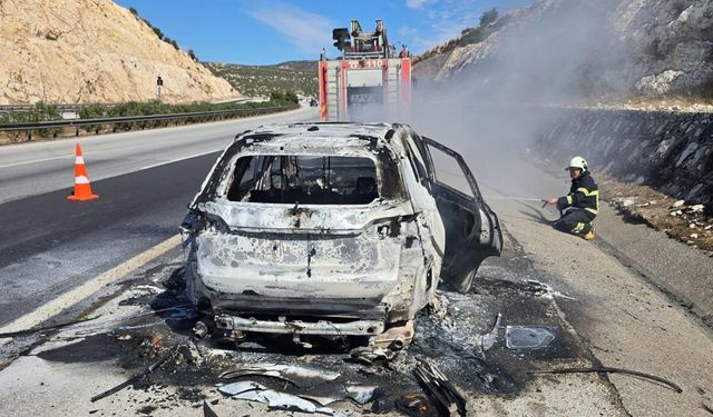 Kahramanmaraş’ta Seyir Halindeki Otomobil Alev Aldı