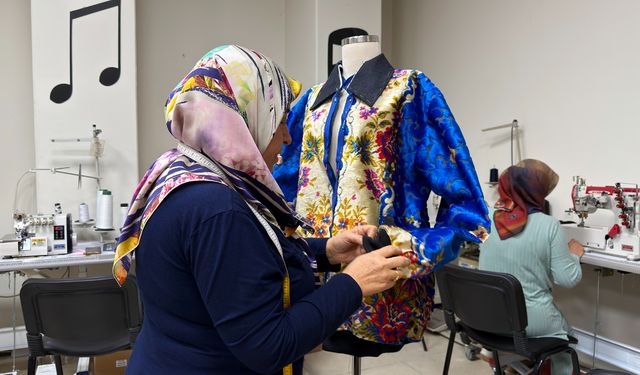 KAMEK’in Giyim Atölyesinde Kadın Eliyle Üretim ve Dönüşüm