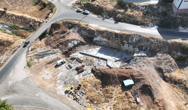 Büyükşehir Pazarcık’ta Yarım Asırlık Eski Köprüyü Yeniliyor