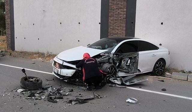 Kahramanmaraş’ta İki Otomobil Çarpıştı: 1’i Ağır 2 Yaralı
