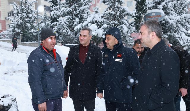 Başkan Toptaş, Karla Mücadele Çalışmalarını Sahada İnceledi