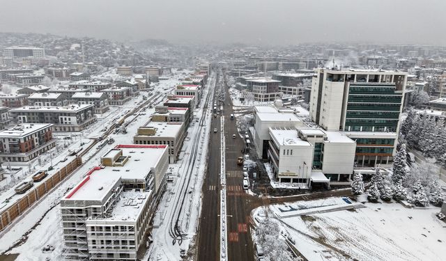 Kahramanmaraş’ta Ana Arterlerde Ulaşım Sorunsuz: Büyükşehir Ekipleri Sahada