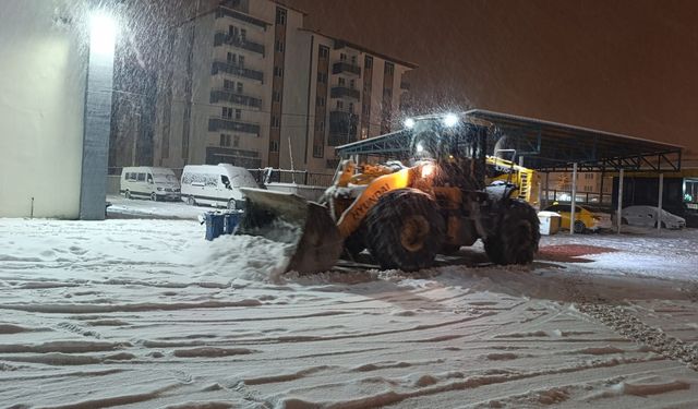 Büyükşehir’den Karla Mücadelede Gece Mesaisi