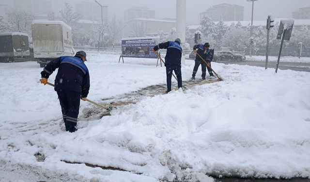 Kar Yağışı Sonrası Yürüyüş Yollarında Güvenlik İçin Büyükşehir Sahada