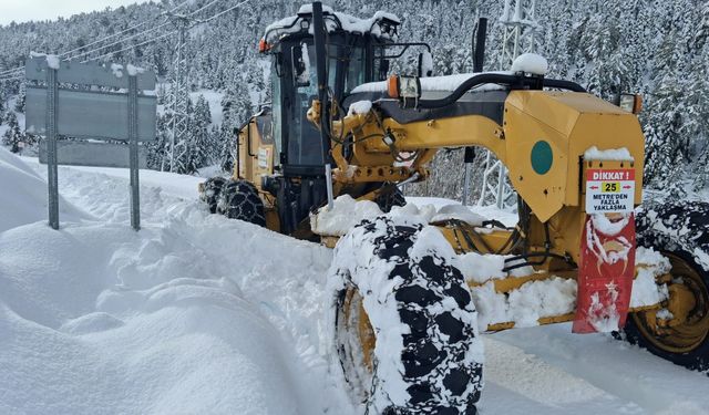 Büyükşehir Kar Mesaisini Sürdürüyor; Ekiplerden Kesintisiz Çalışma