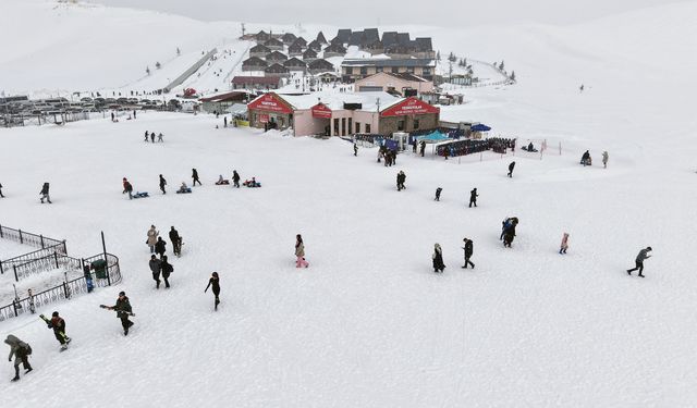 Akdeniz’in Kayak Merkezi Yedikuyular’a Yoğun İlgi