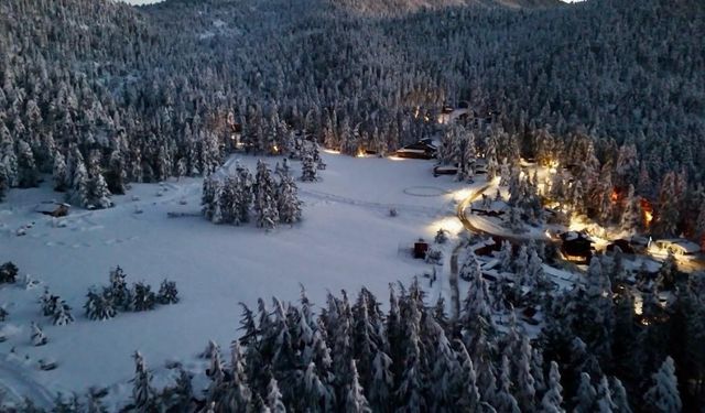 Başkonuş Yaylası Beyaza Büründü, Ziyaretçi Akını Başladı