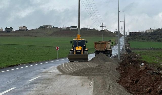 Büyükşehir, Sağanak Yağışların Vurduğu Kırsal Mahalle Yollarında da Görev Başında