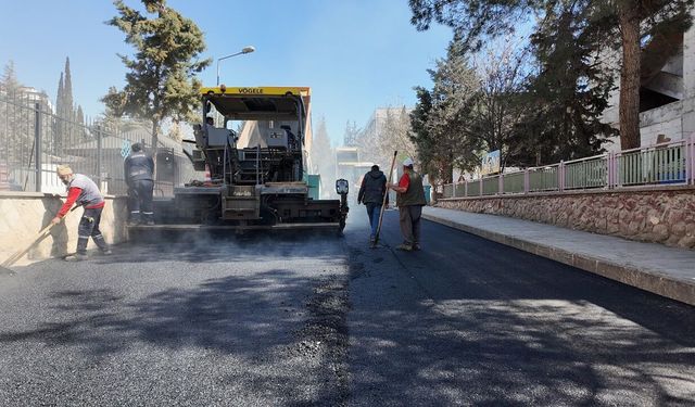 Dulkadiroğlu Yenişehir Mahallesi’nde Asfalt Seferberliği Sürüyor