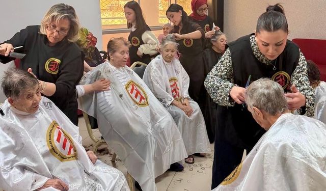 Berberler Huzurevinde Yaşlıların Yüzünü Güldürdü